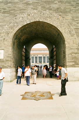brána  Tian' anmen 4