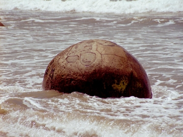 Moeraki boulders 1